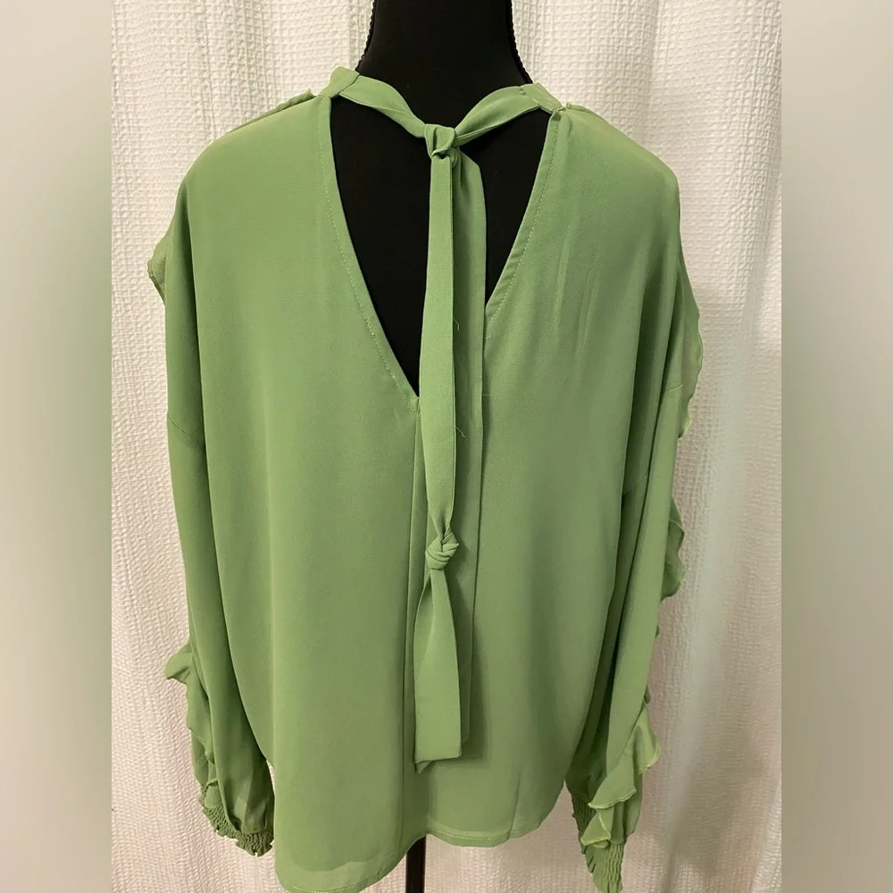 Chic Green Ruffle Blouse - Picture 5 of 8